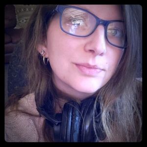 Meet your Posher, Lauren! 💖🤘💜